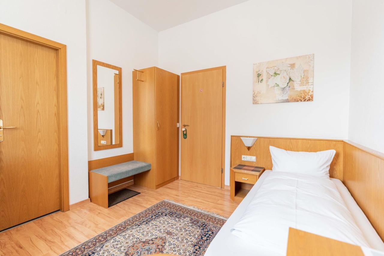 Hotel Am Roemerplatz Ulm Extérieur photo