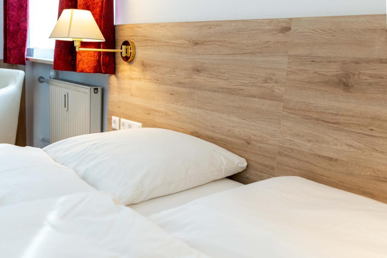 Hotel Am Roemerplatz Ulm Extérieur photo