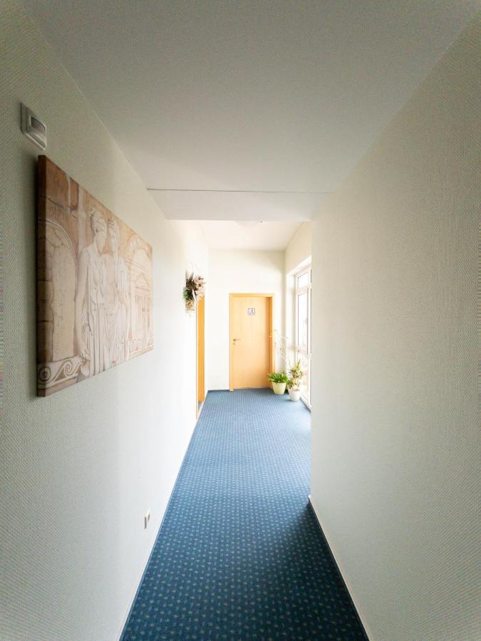 Hotel Am Roemerplatz Ulm Extérieur photo