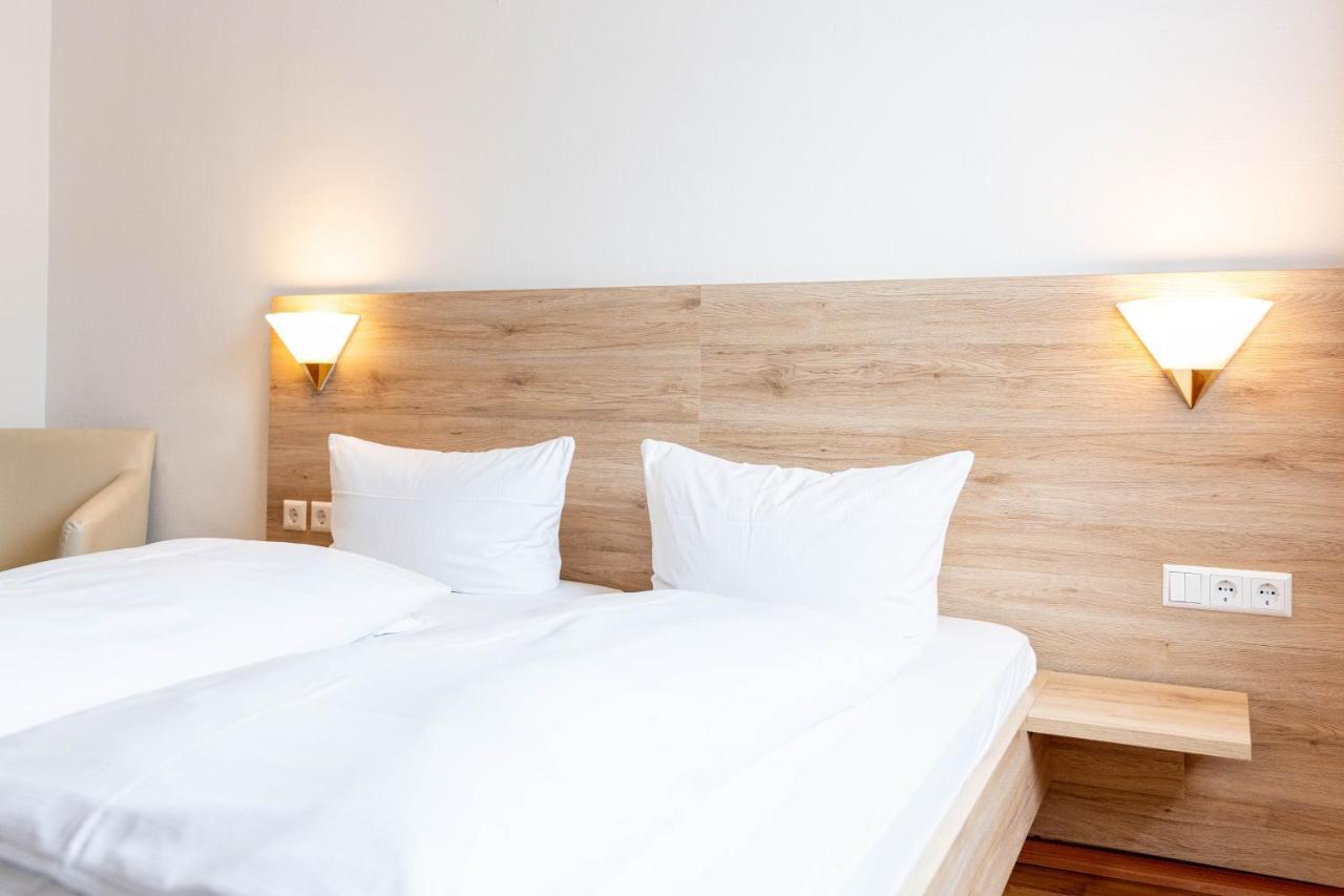 Hotel Am Roemerplatz Ulm Extérieur photo