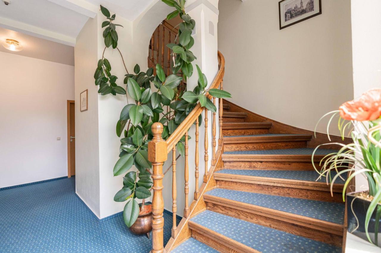 Hotel Am Roemerplatz Ulm Extérieur photo